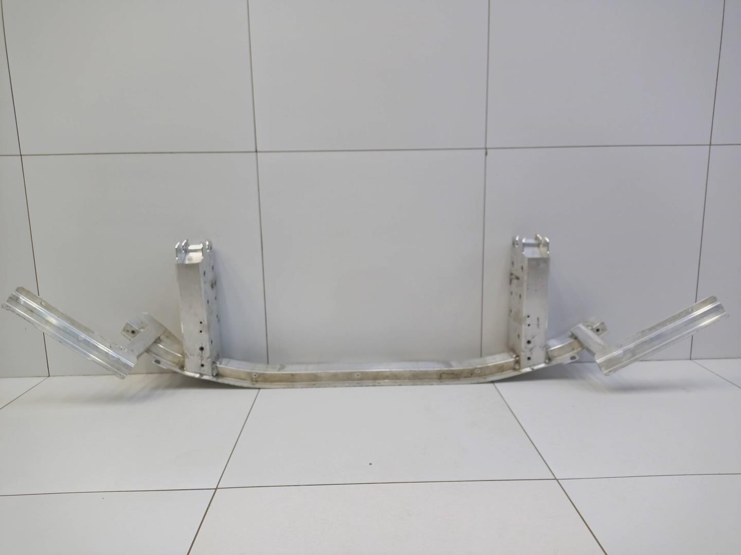 Усилитель переднего бампера