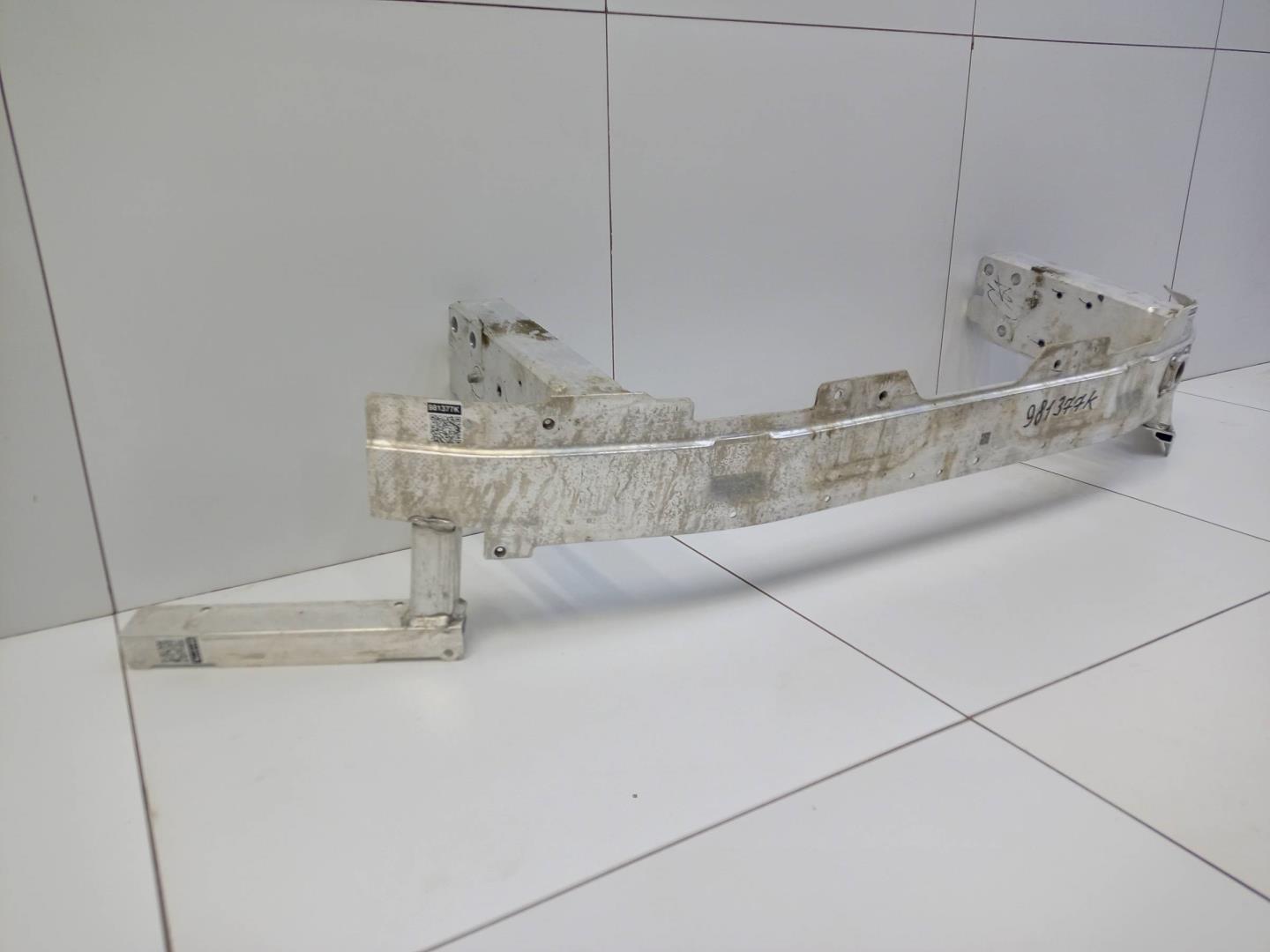 Усилитель переднего бампера