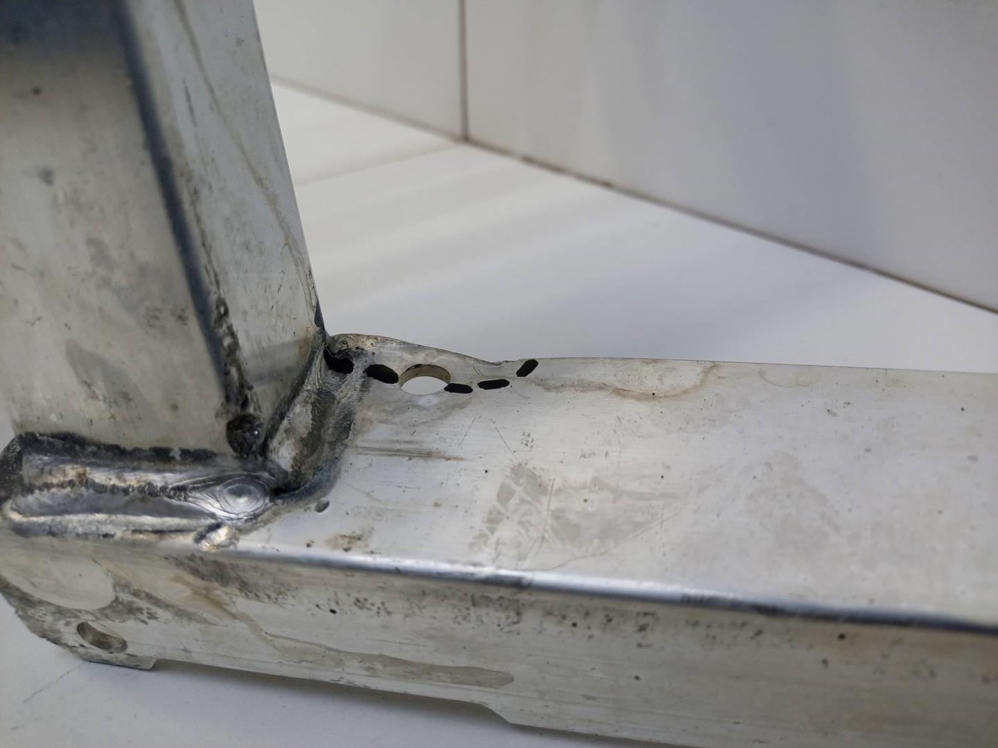 Усилитель переднего бампера