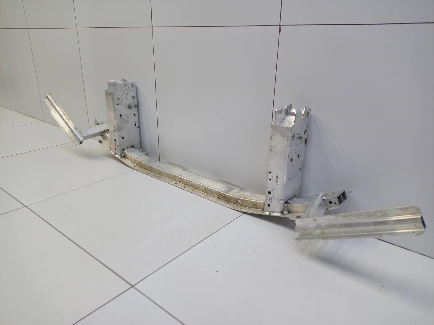 Усилитель переднего бампера