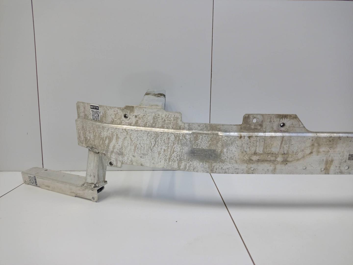 Усилитель переднего бампера