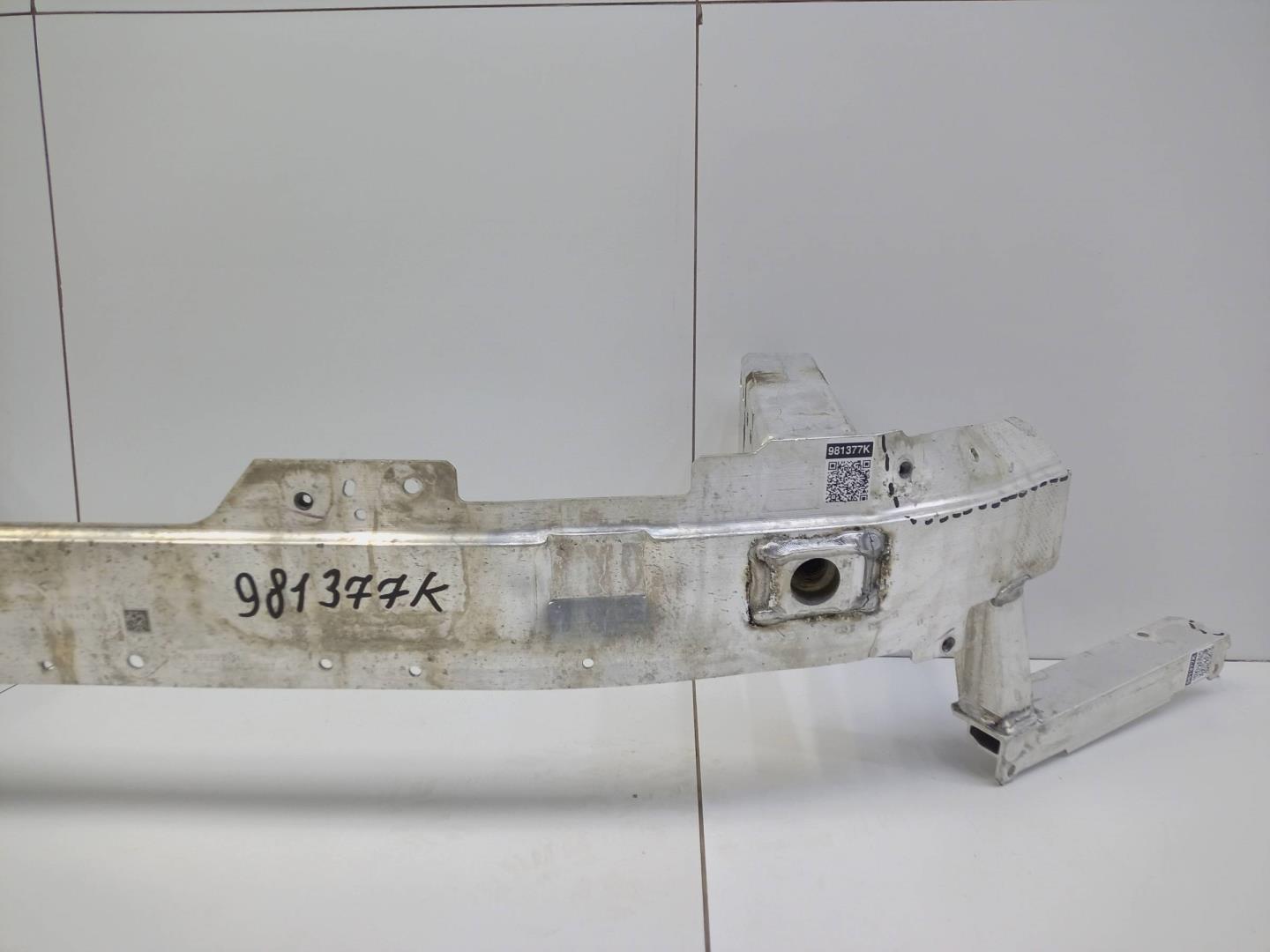 Усилитель переднего бампера