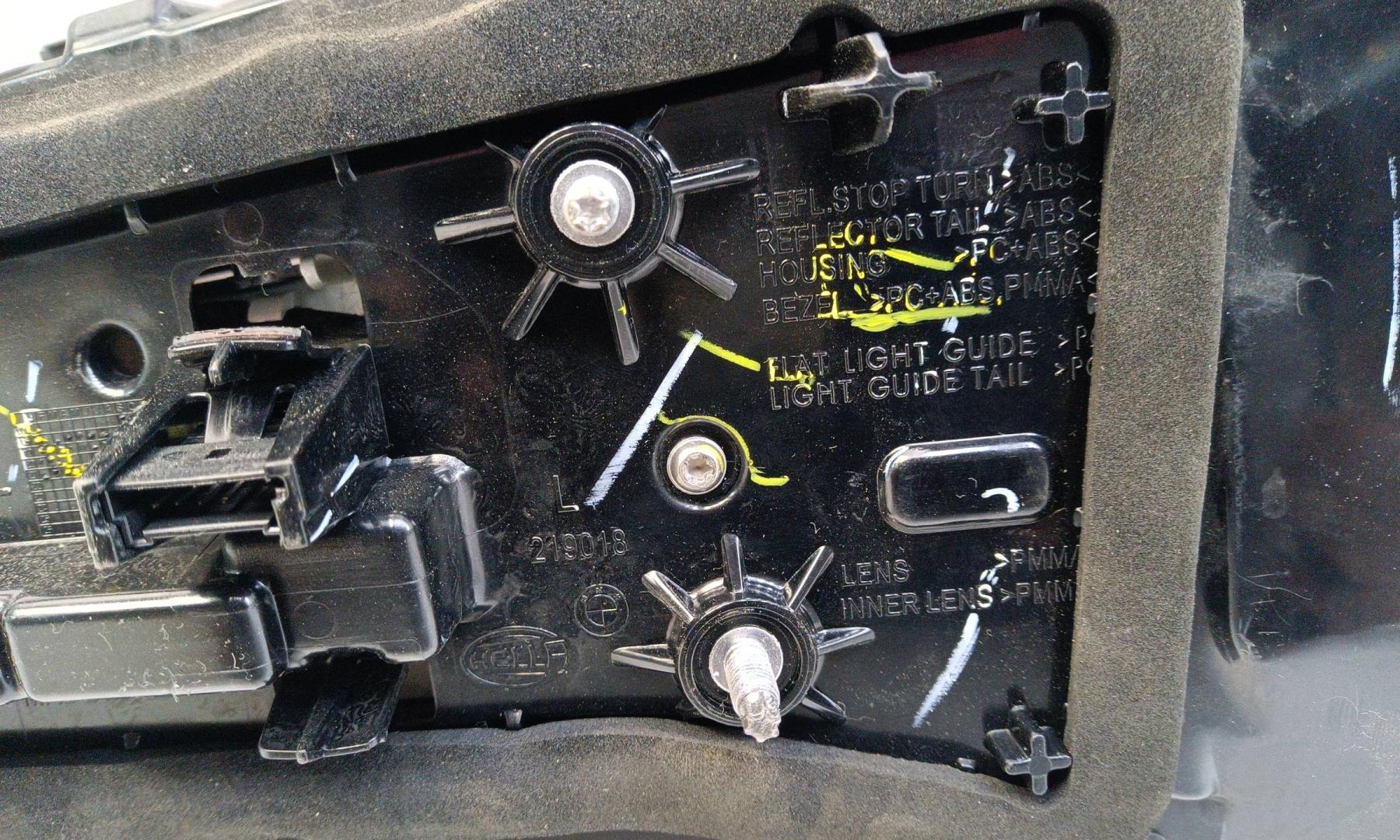 Фонарь задний внутренний левый