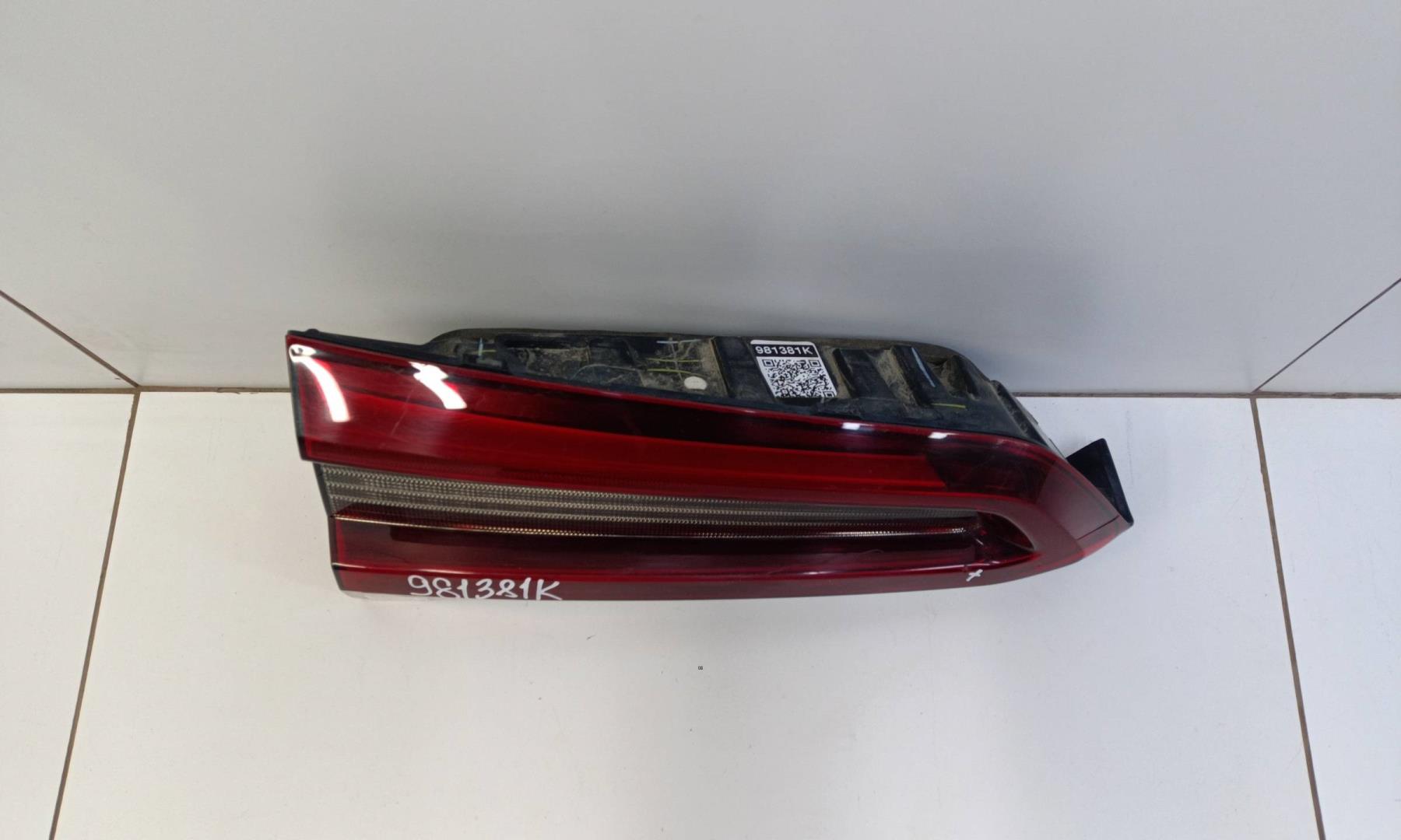 Фонарь задний внутренний левый