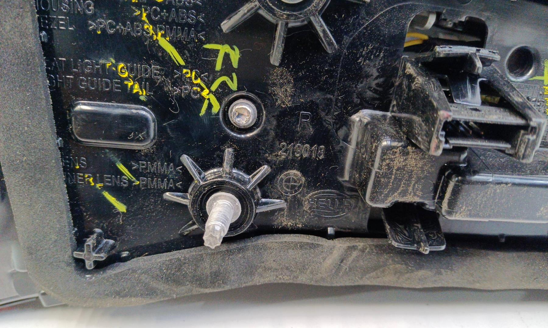 Фонарь задний внутренний правый