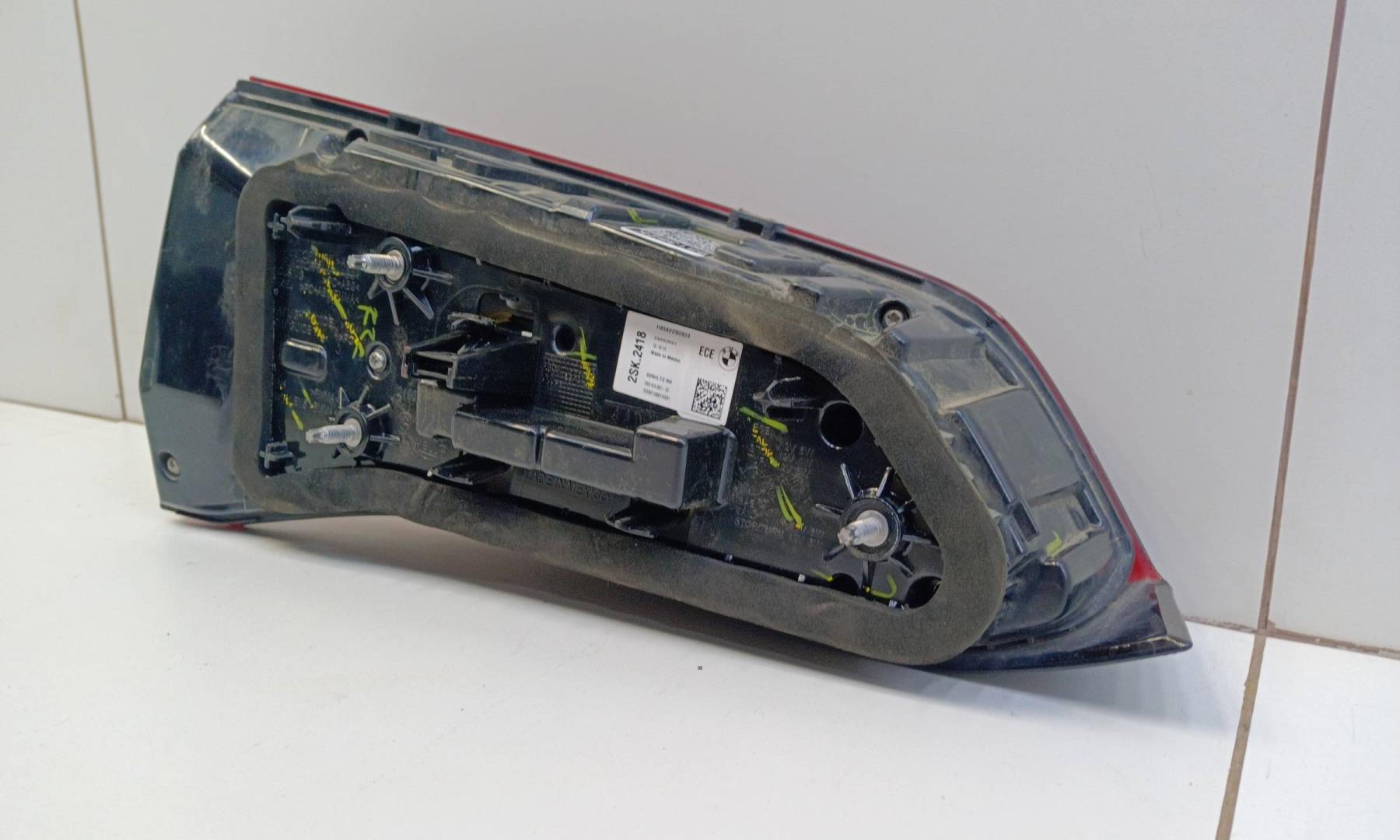 Фонарь задний внутренний правый