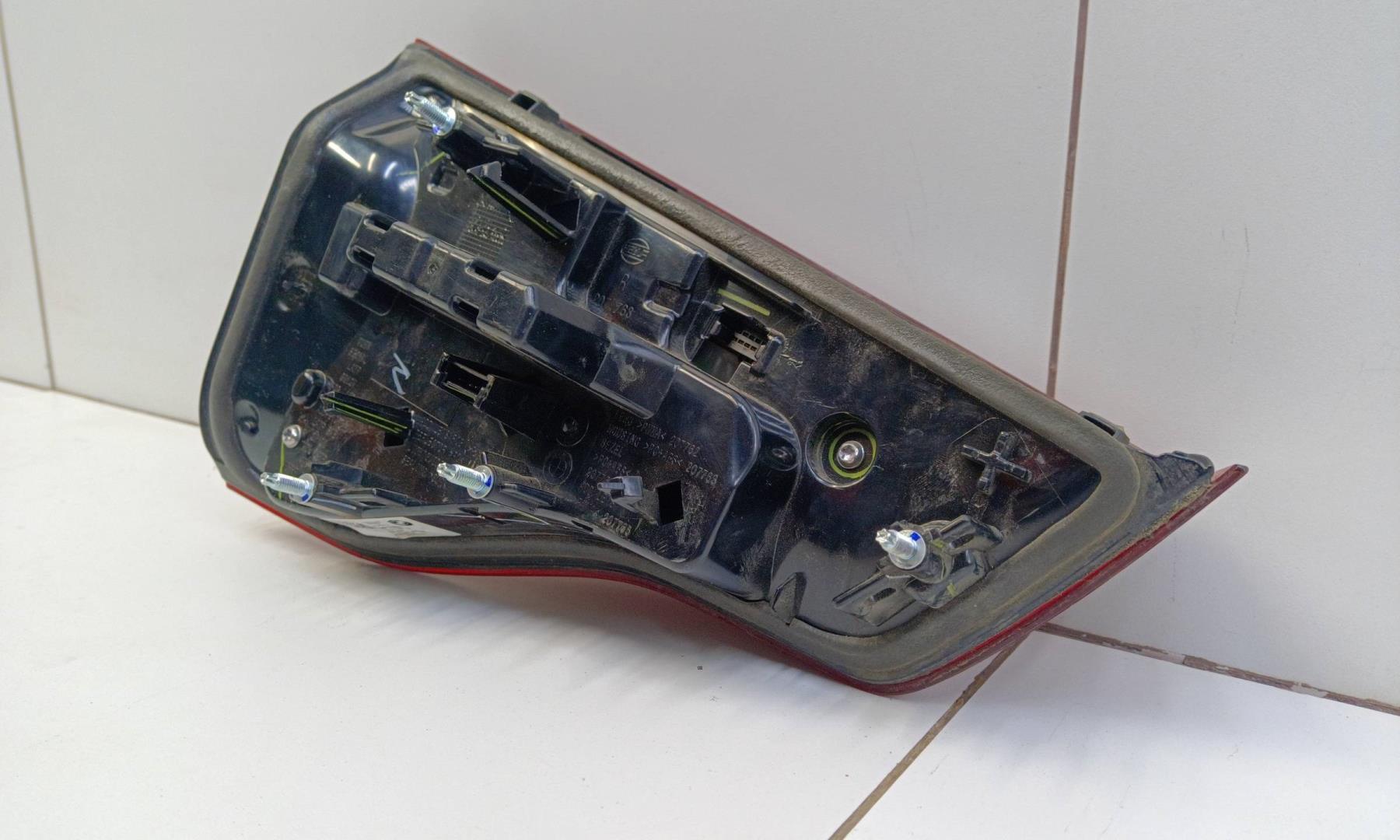 Фонарь задний внутренний правый