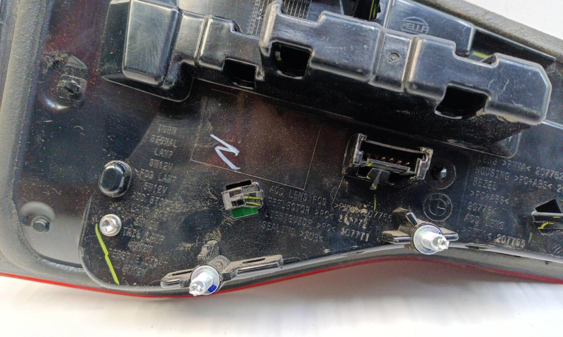 Фонарь задний внутренний правый