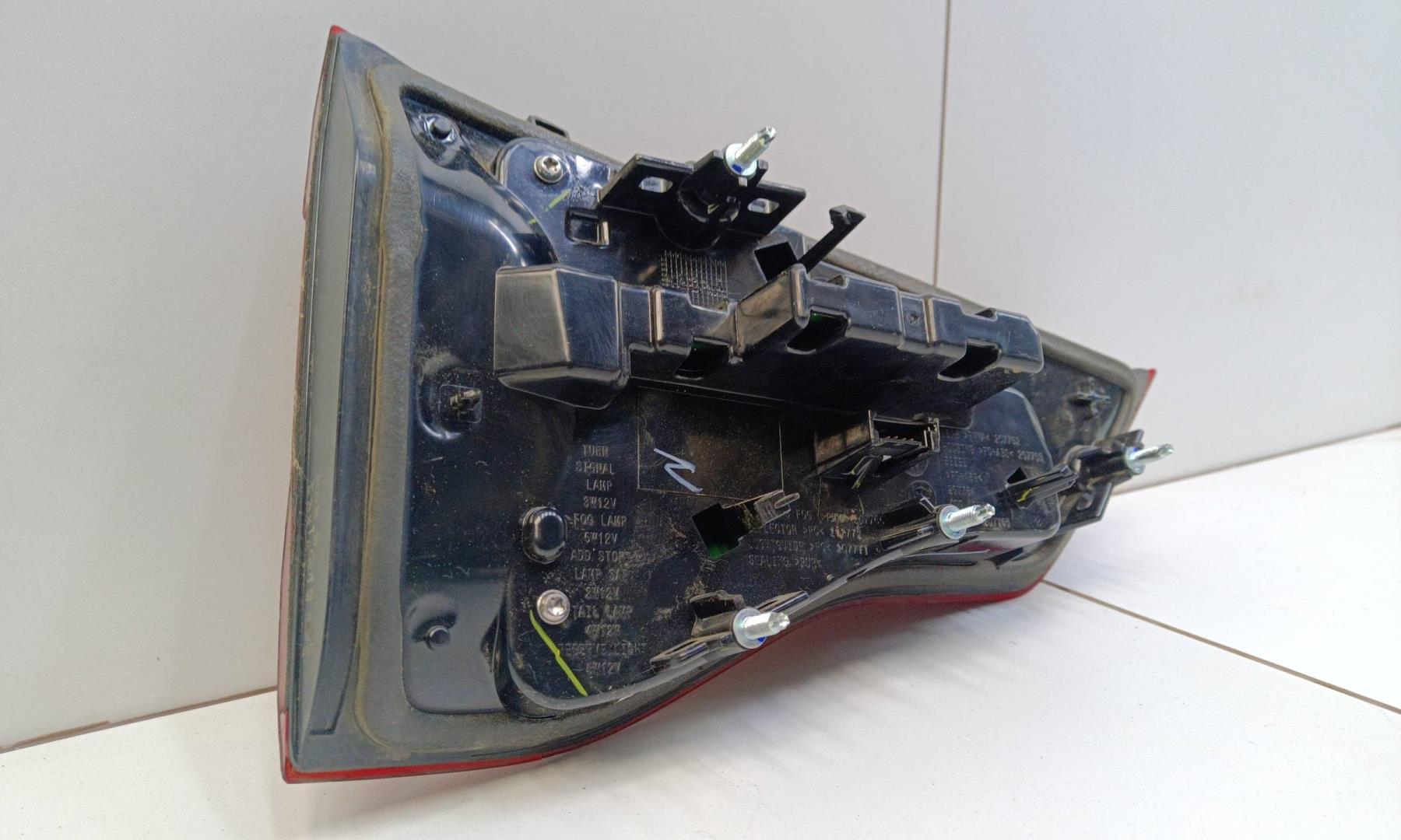 Фонарь задний внутренний правый