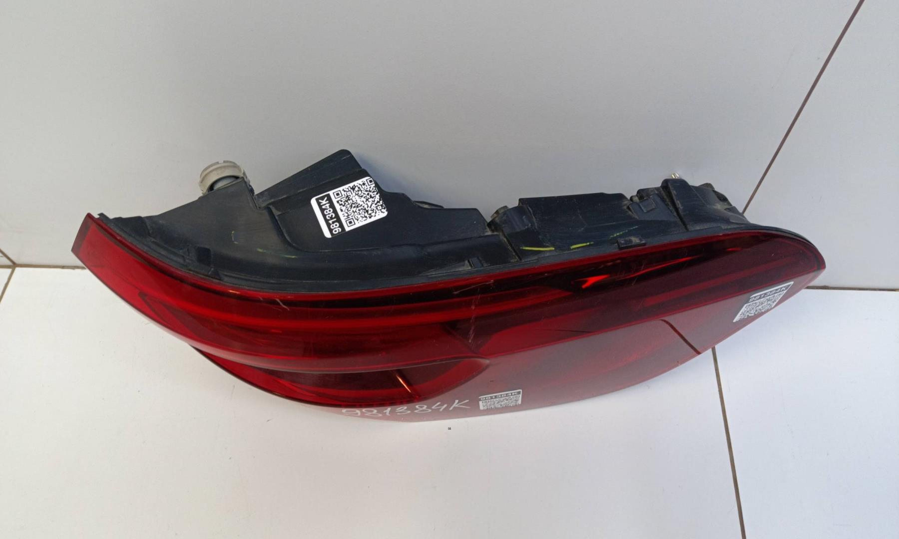 Фонарь задний наружный правый