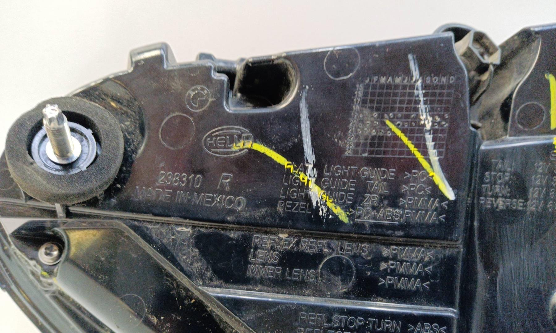 Фонарь задний наружный правый