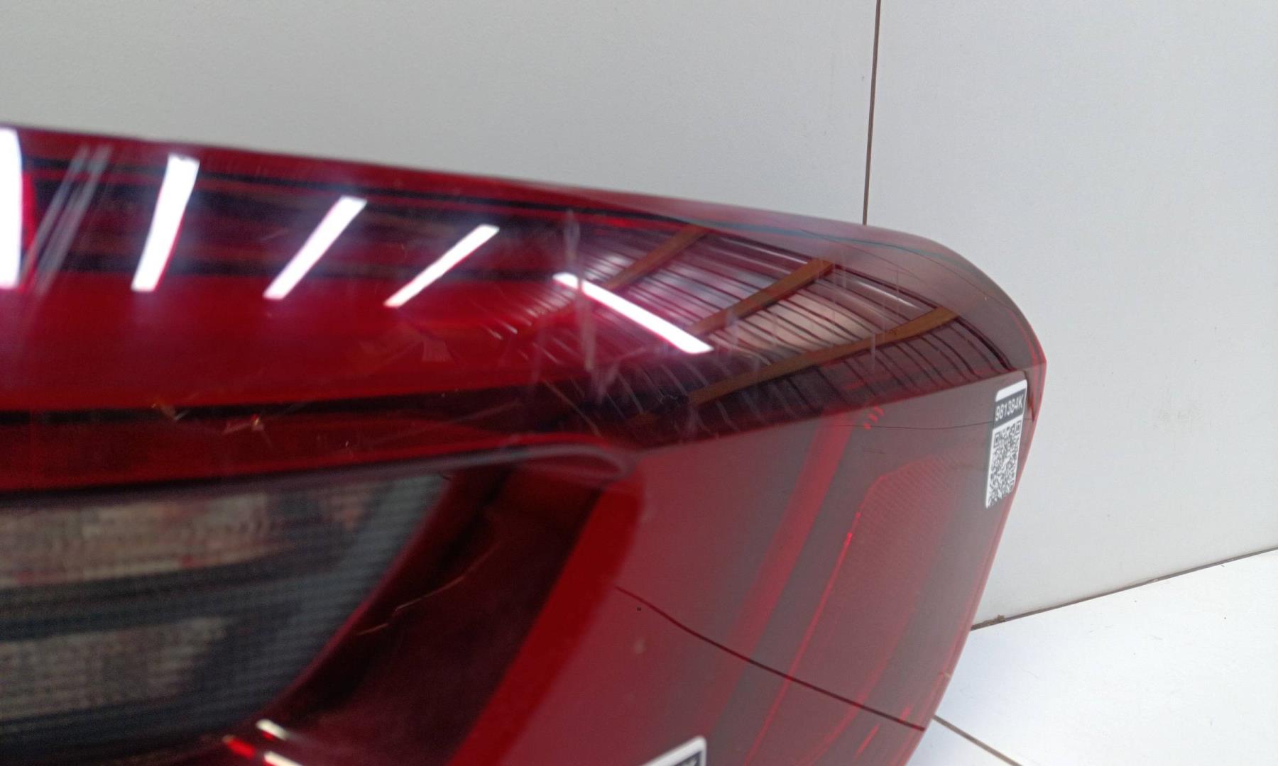 Фонарь задний наружный правый