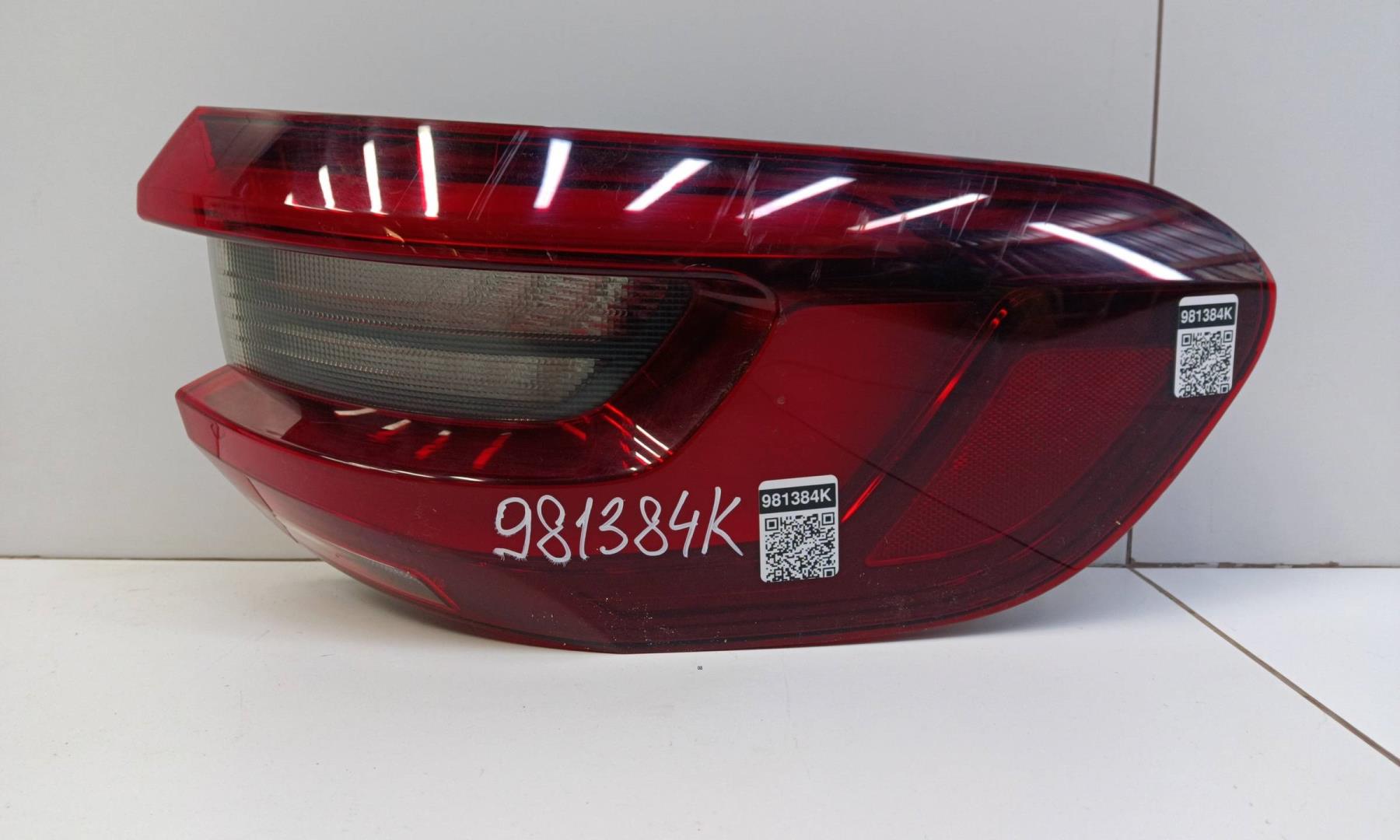 Фонарь задний наружный правый