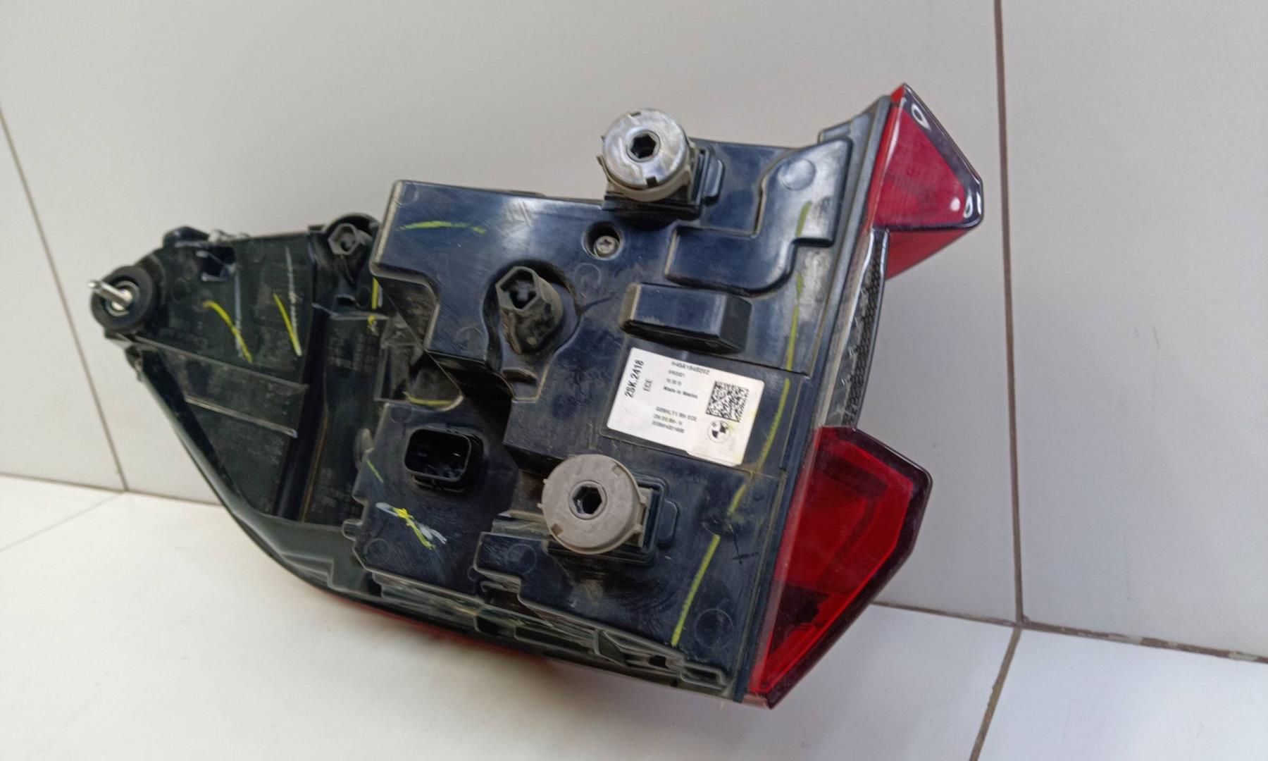 Фонарь задний наружный правый