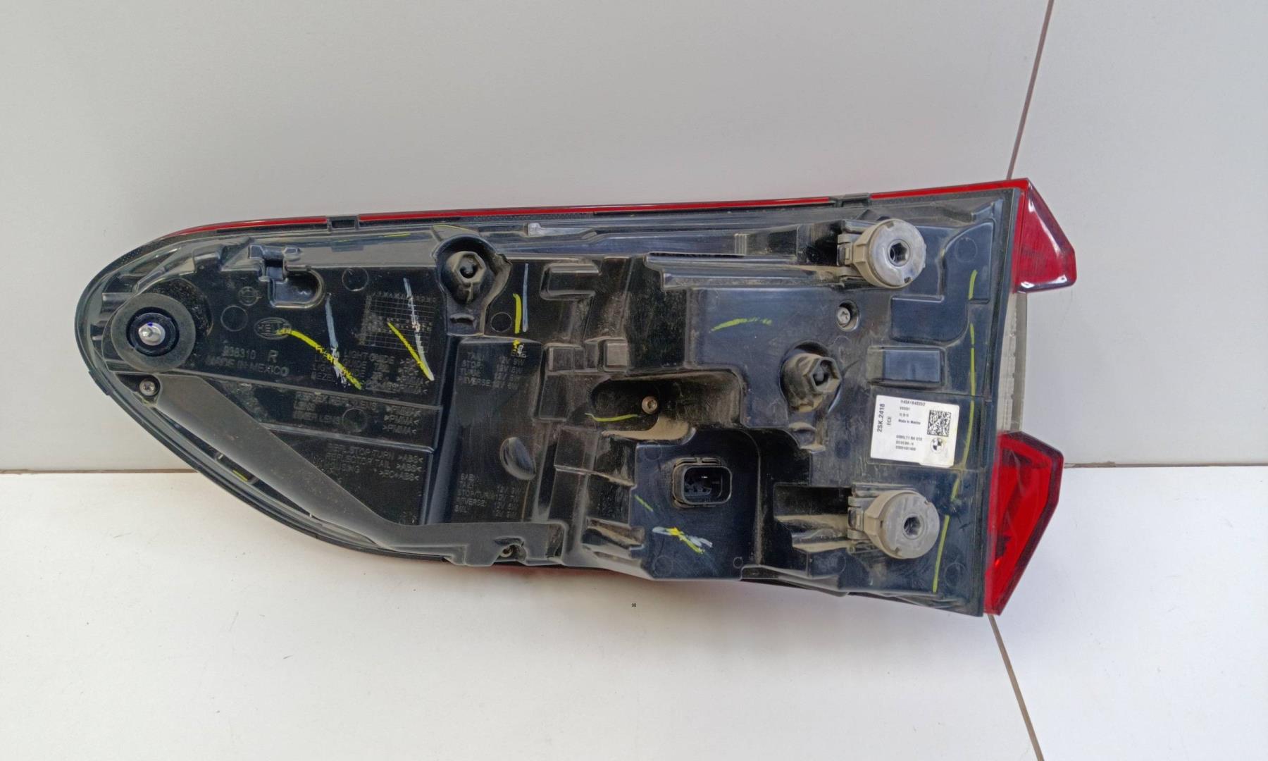 Фонарь задний наружный правый