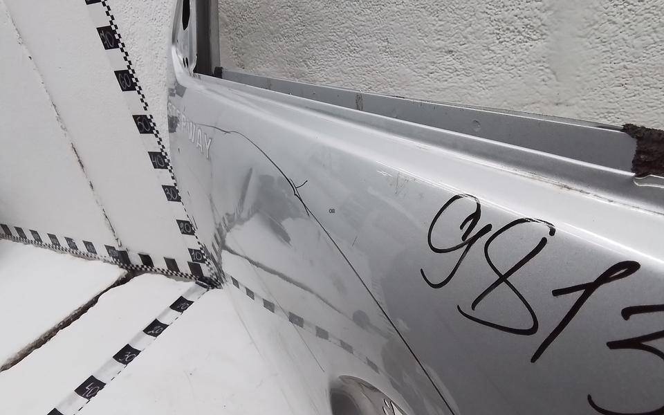 Дверь передняя левая