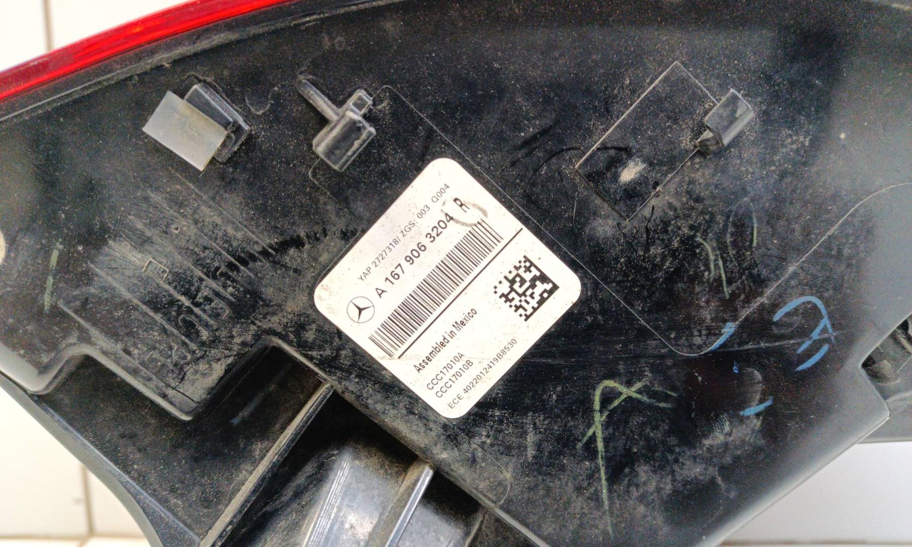 Фонарь задний наружный правый