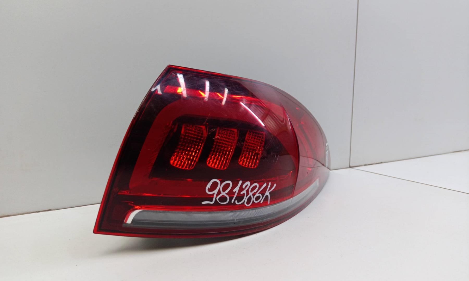 Фонарь задний наружный правый