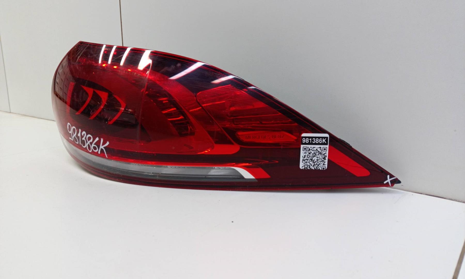 Фонарь задний наружный правый