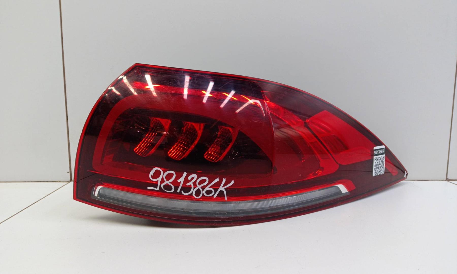 Фонарь задний наружный правый