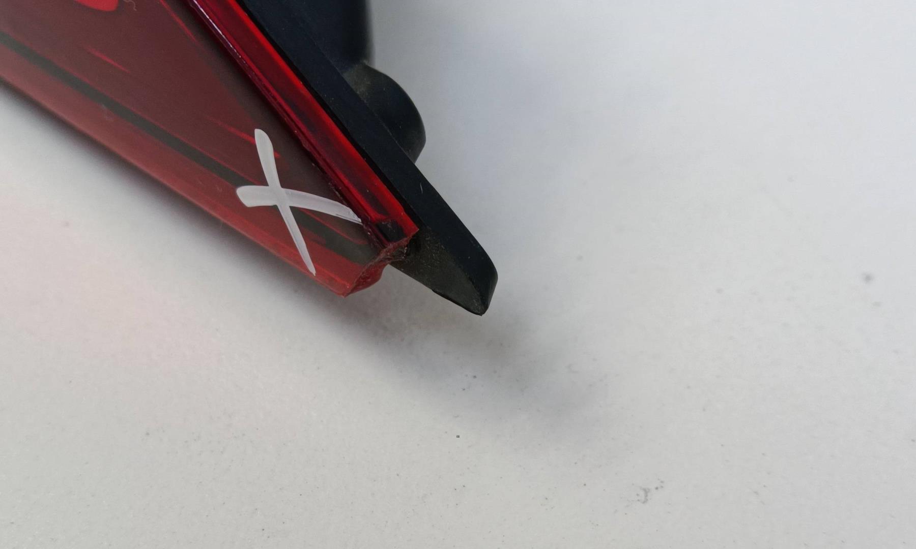 Фонарь задний наружный правый