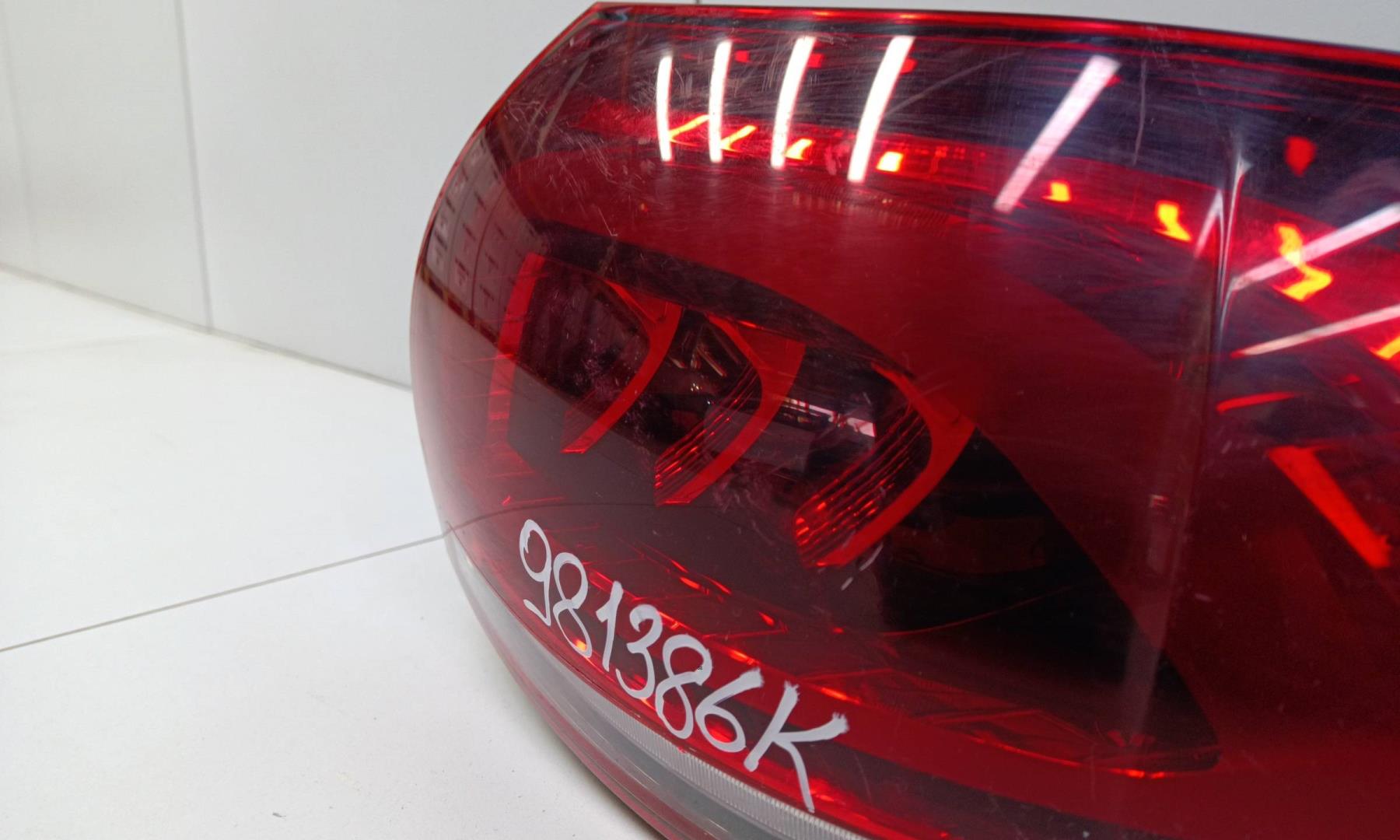 Фонарь задний наружный правый