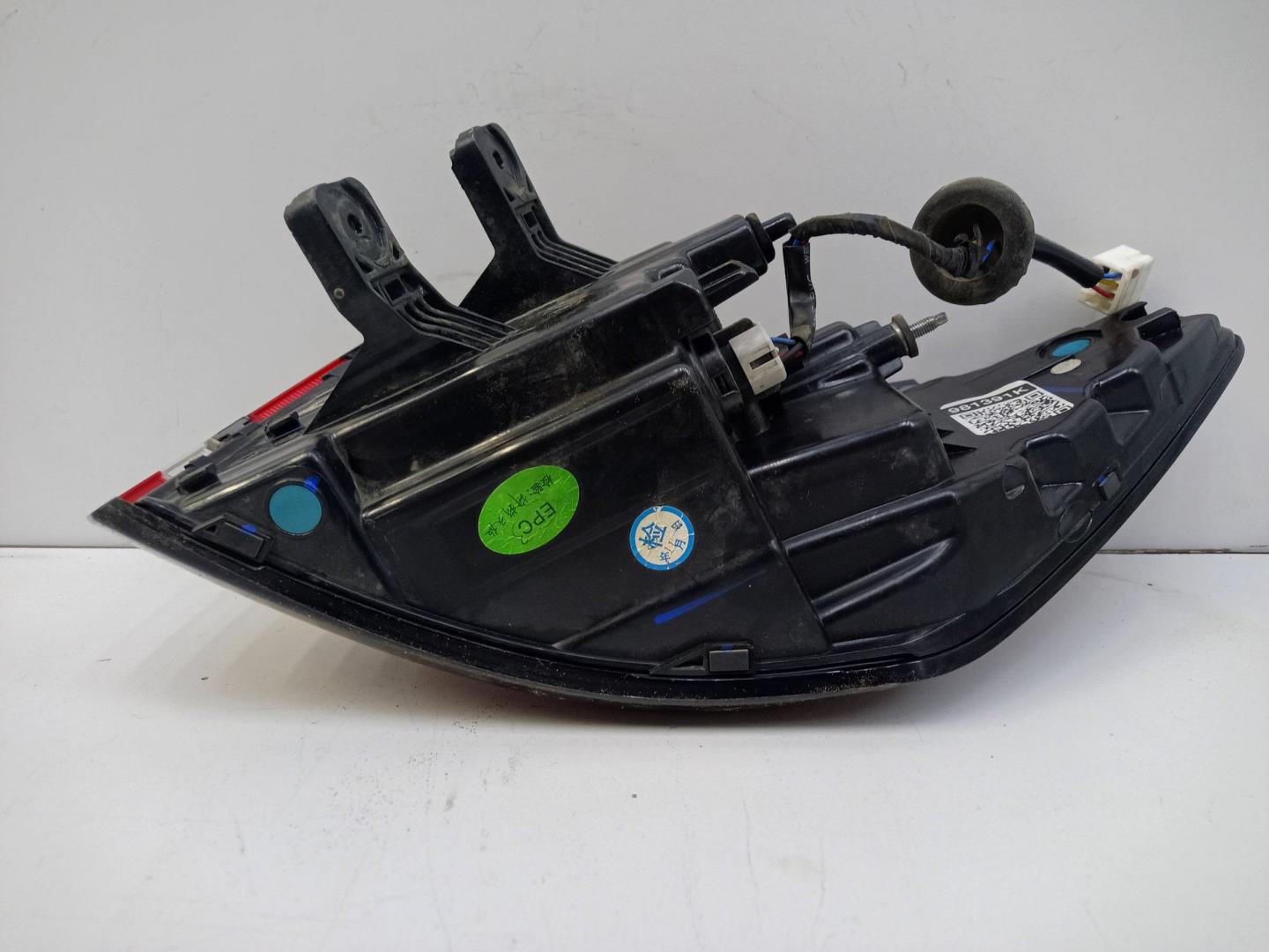 Фонарь задний наружный левый