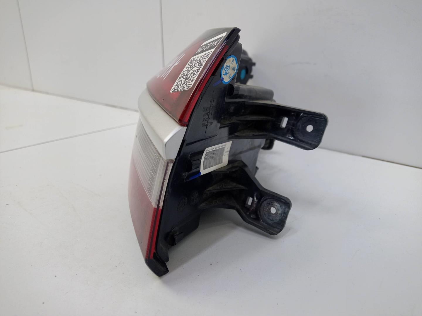 Фонарь задний наружный левый