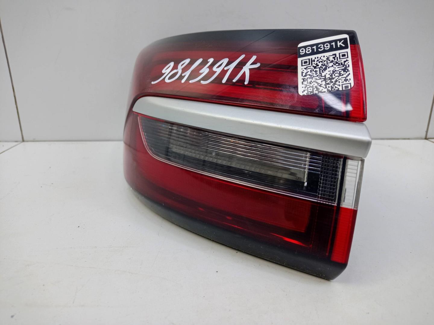 Фонарь задний наружный левый