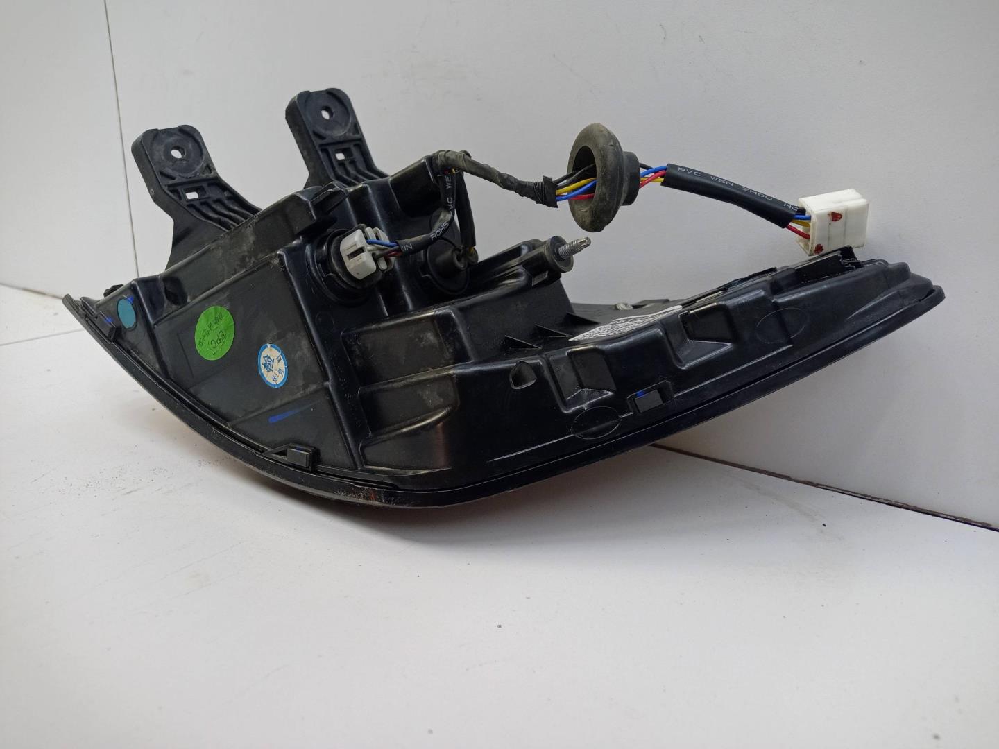 Фонарь задний наружный левый