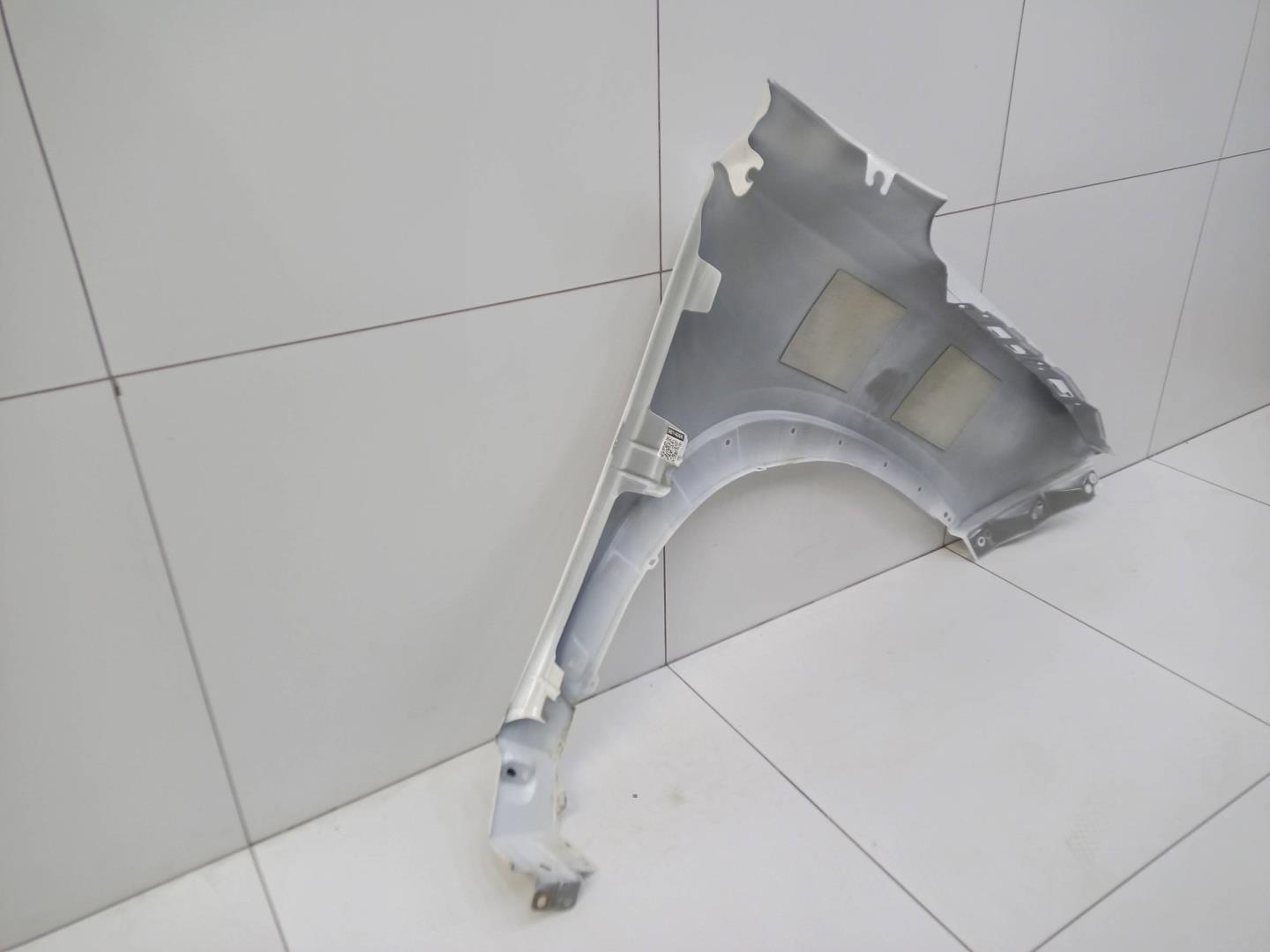 Крыло переднее левое