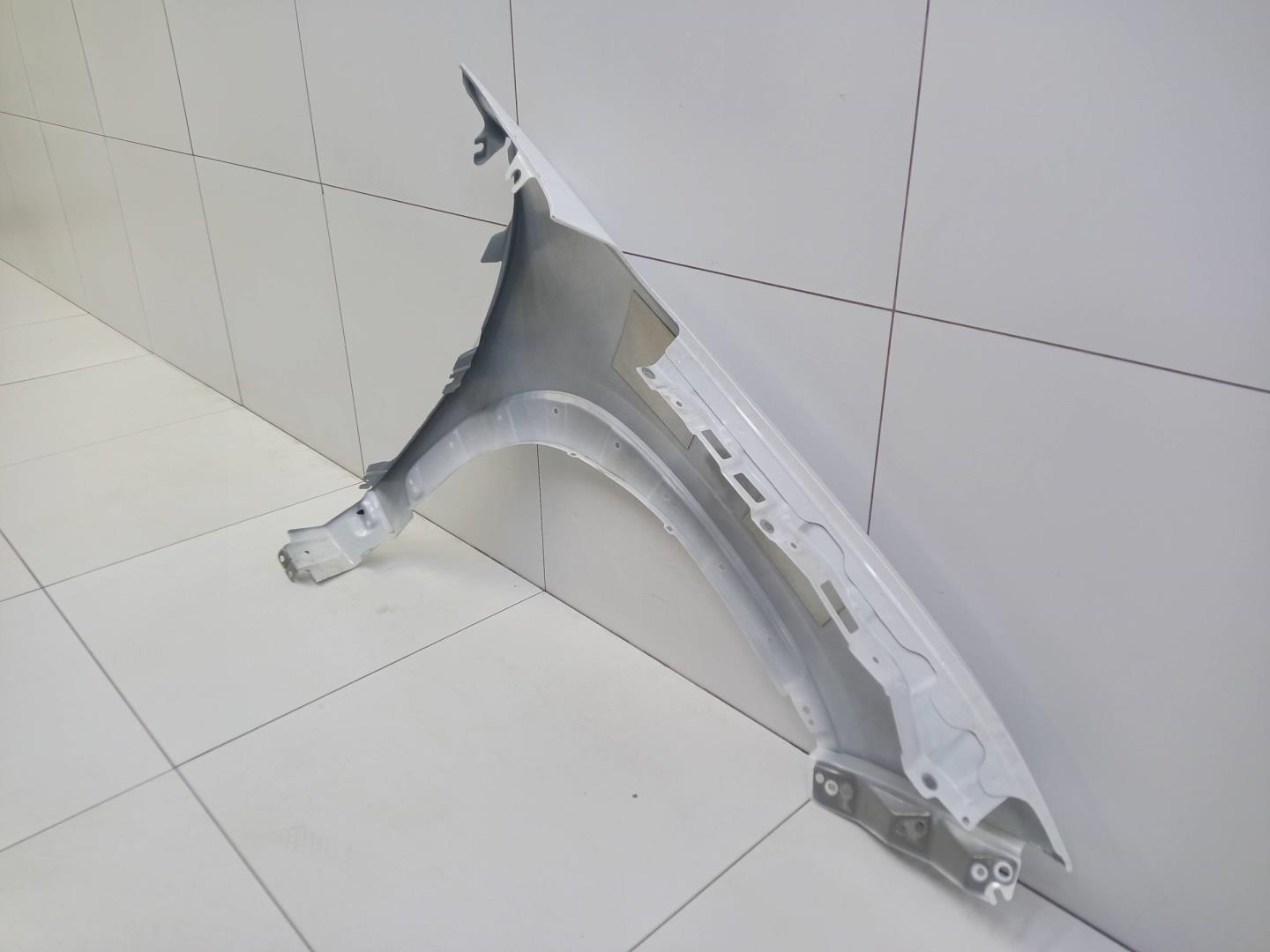 Крыло переднее левое