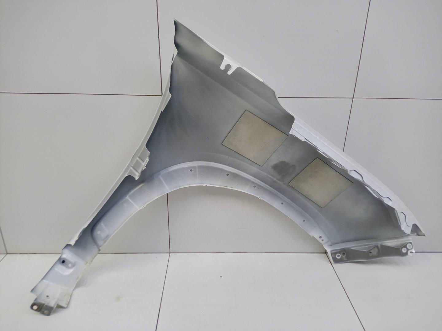 Крыло переднее левое