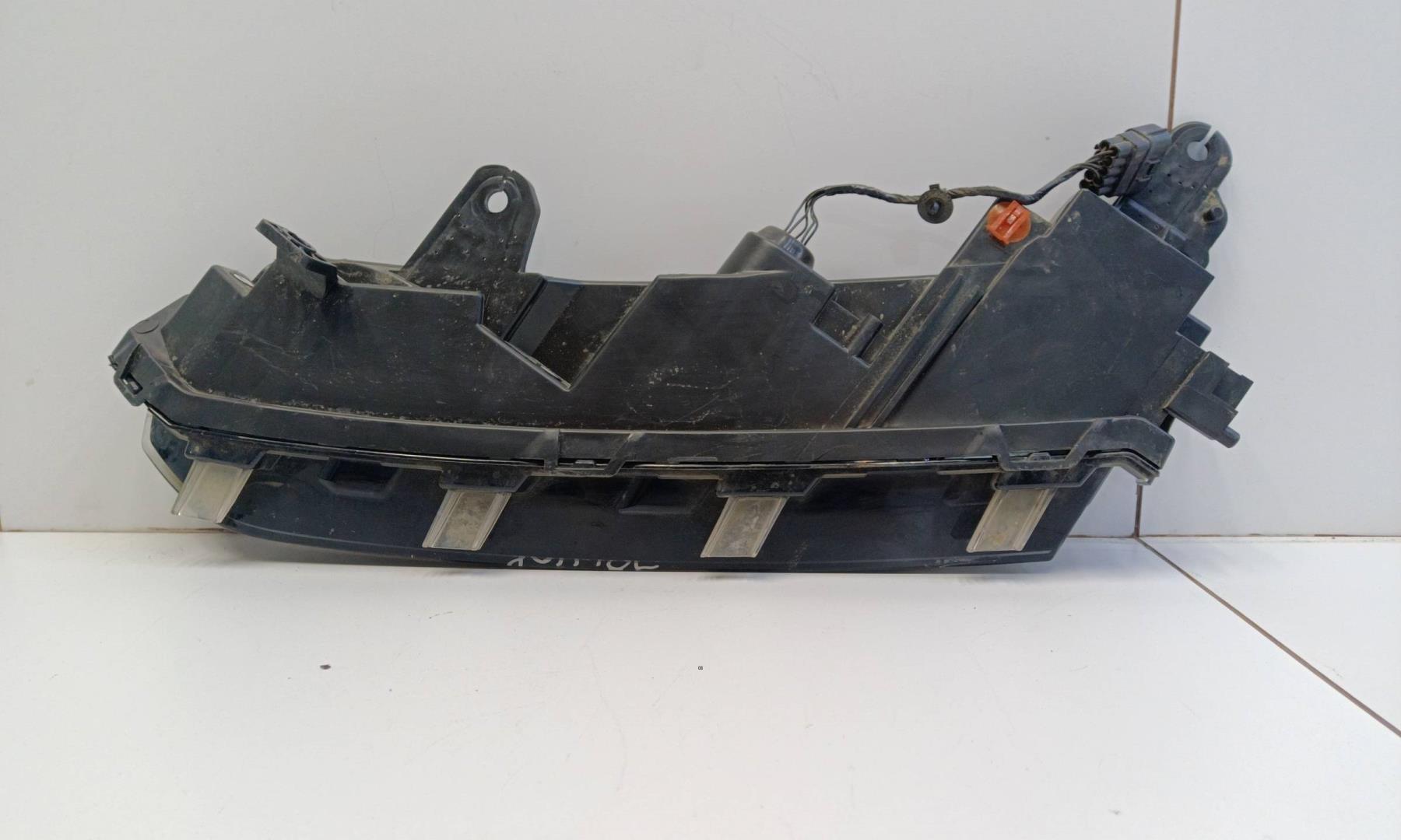 Фара дневного света правая (ходовые огни)