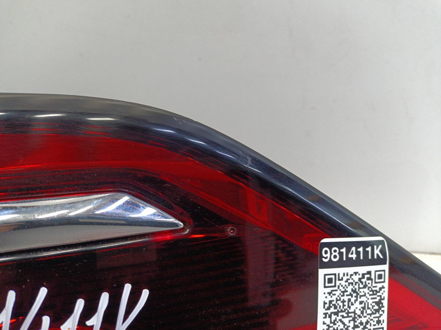 Фонарь задний наружный правый