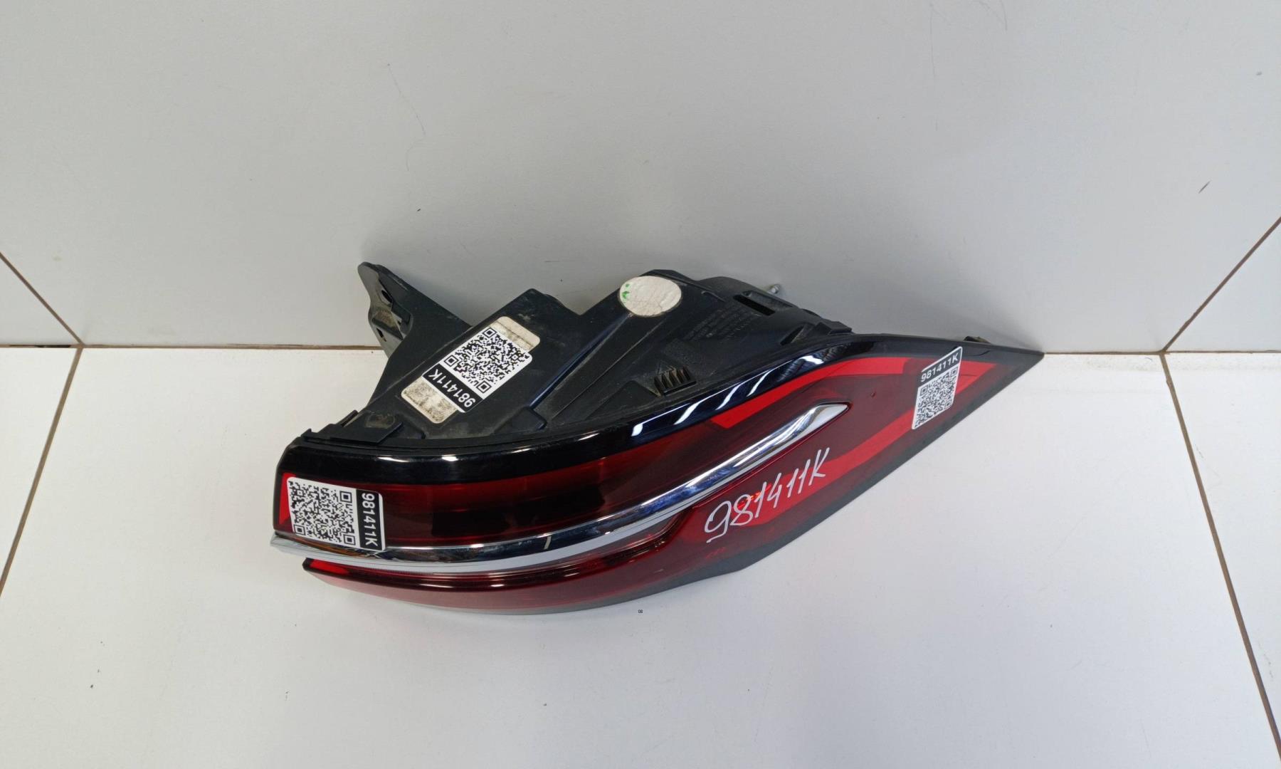 Фонарь задний наружный правый