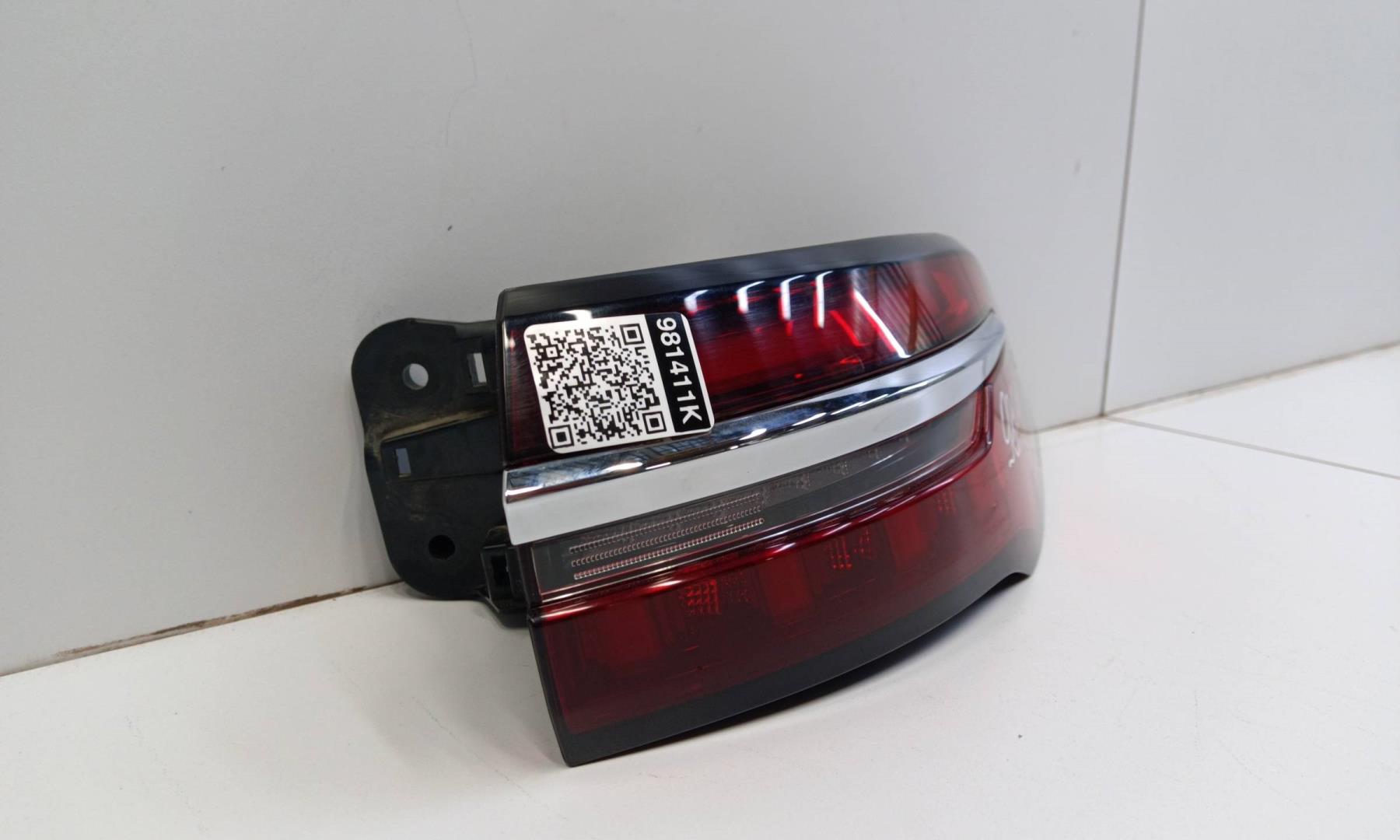 Фонарь задний наружный правый