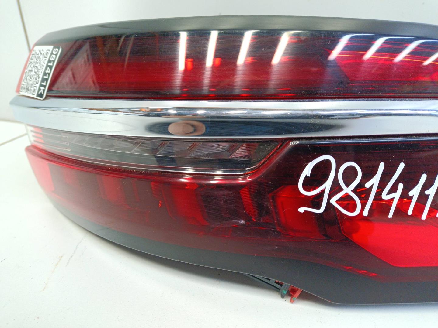 Фонарь задний наружный правый