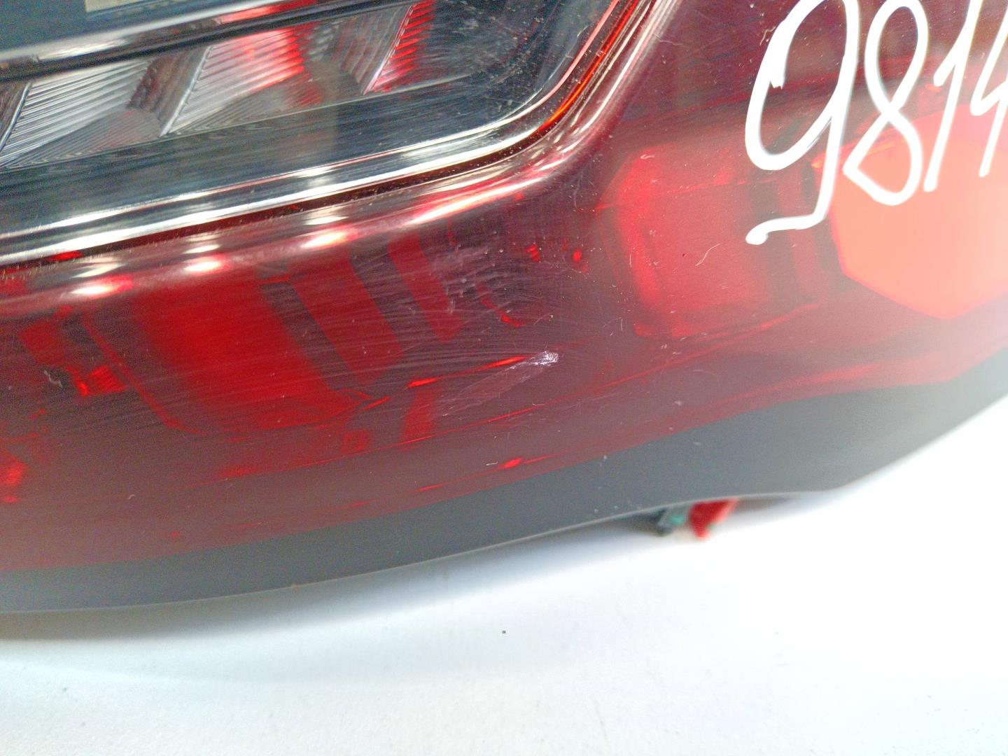 Фонарь задний наружный правый