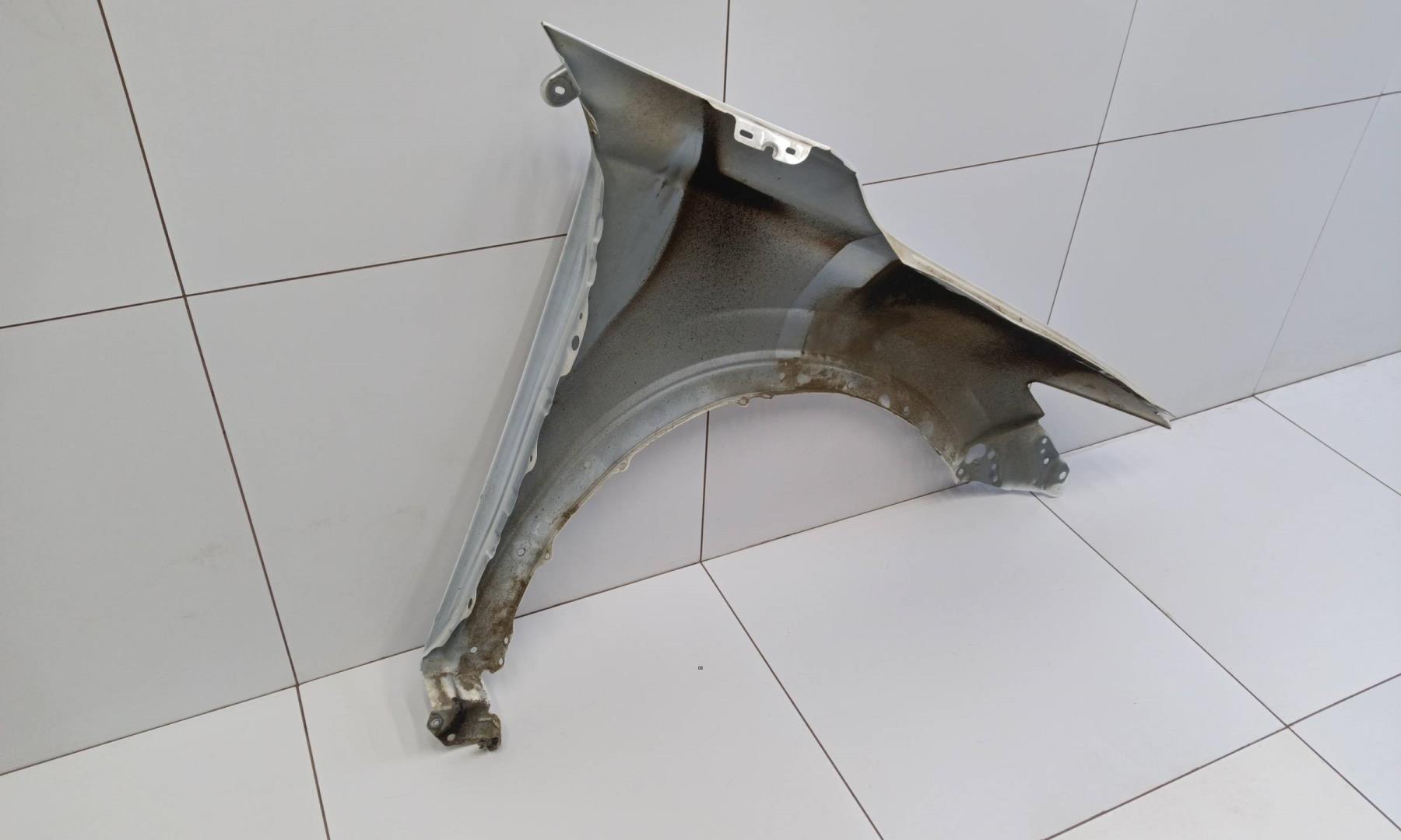 Крыло переднее левое