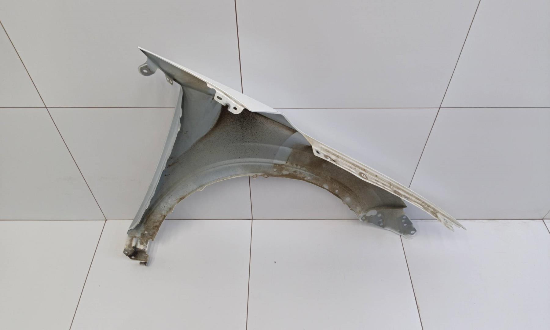 Крыло переднее левое