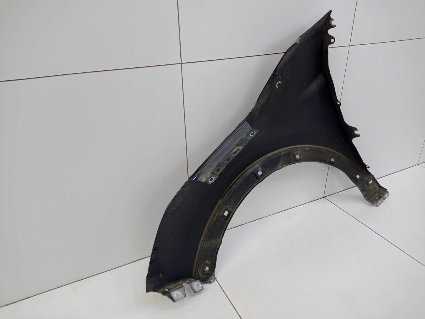 Крыло переднее правое