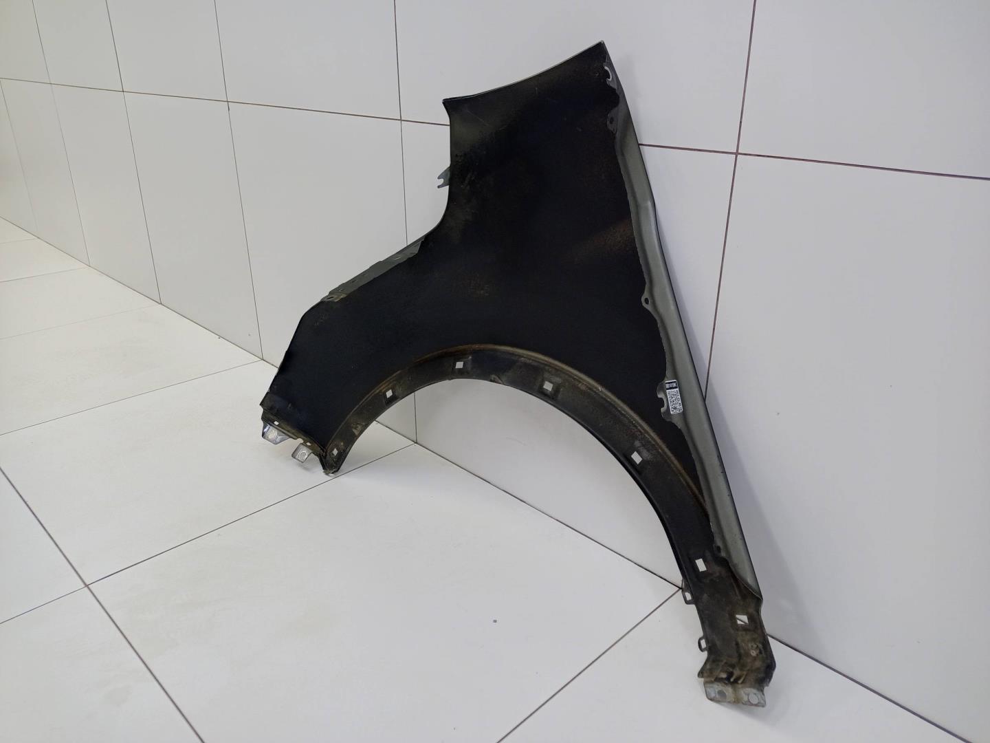 Крыло переднее правое