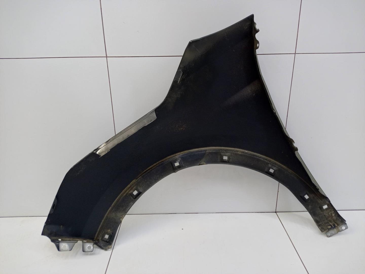 Крыло переднее правое