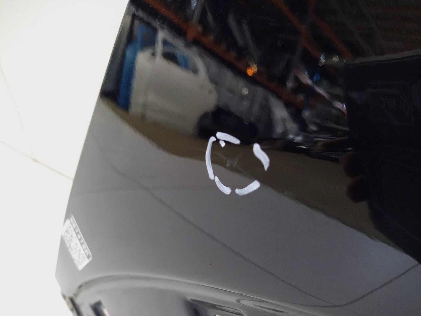 Крыло переднее правое