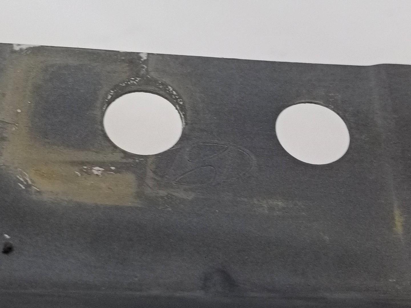 Крыло переднее правое