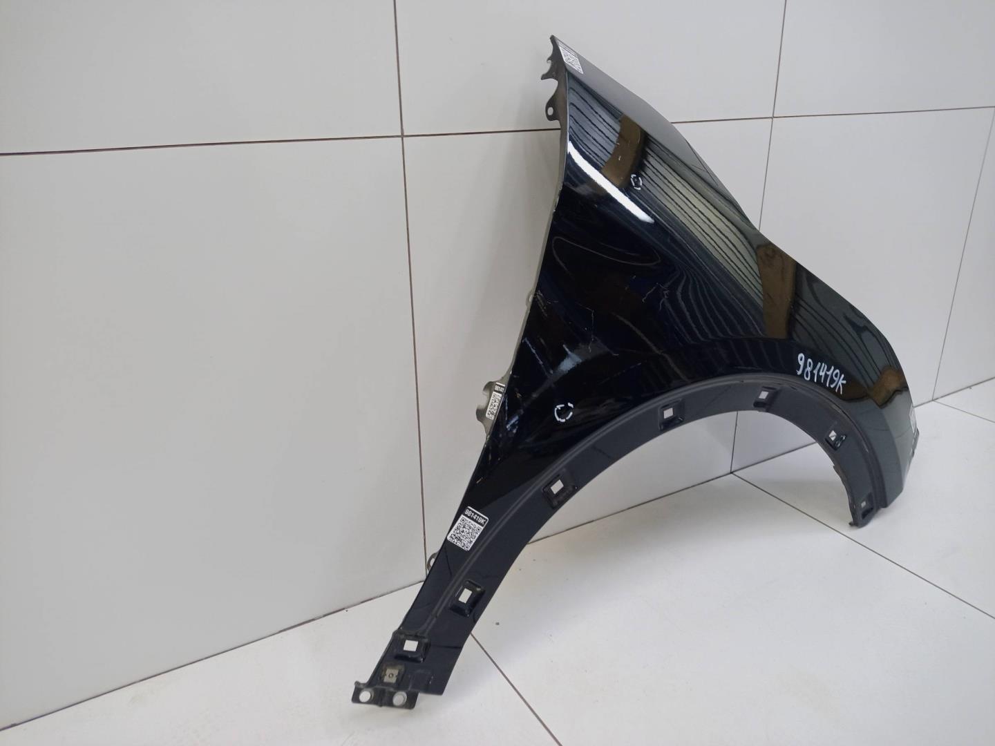 Крыло переднее правое