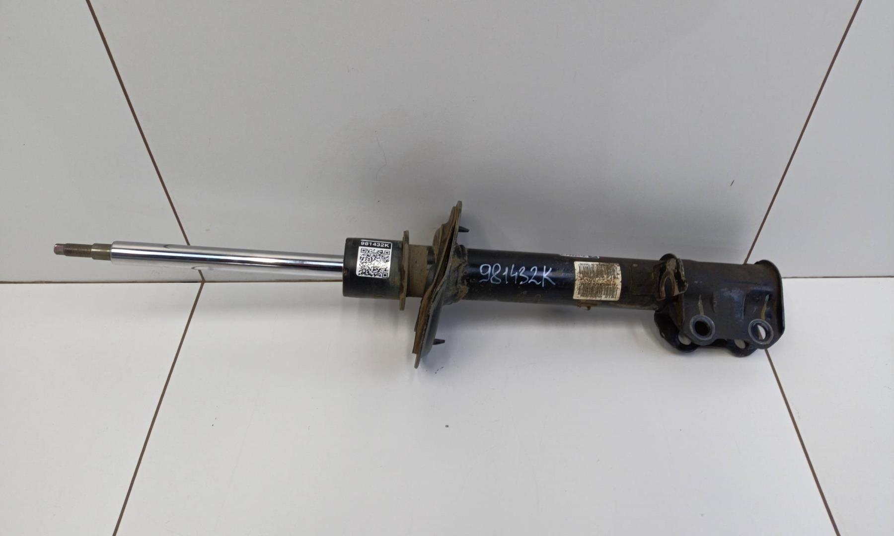 Амортизатор передний правый