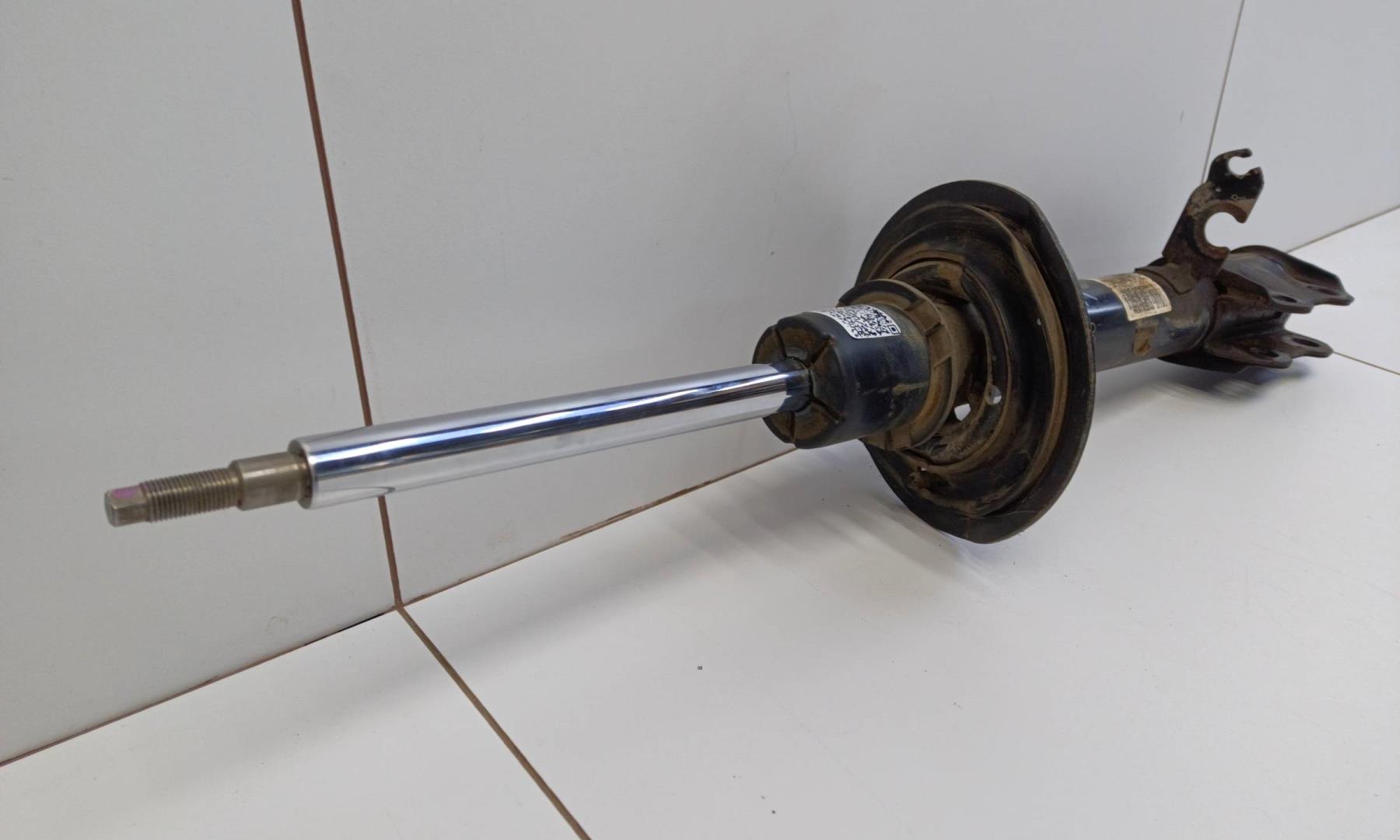 Амортизатор передний правый