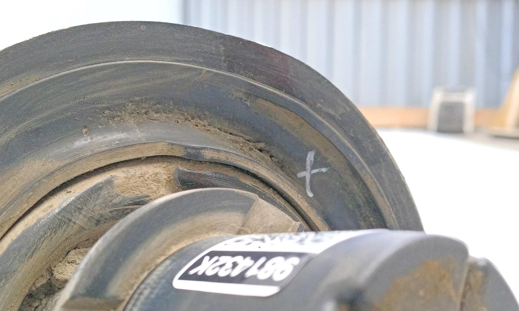 Амортизатор передний правый